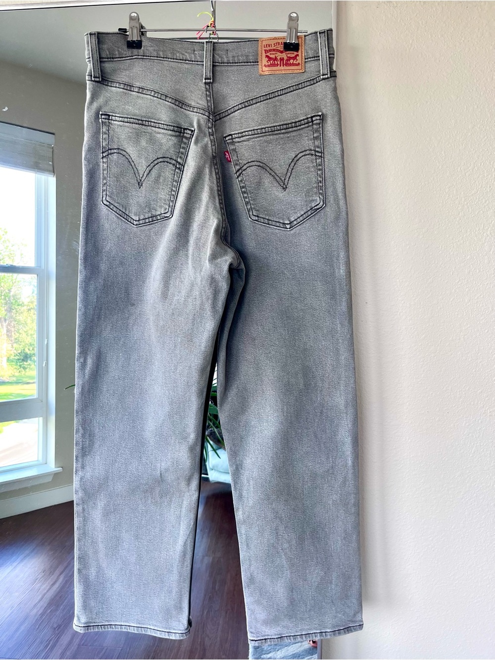 Levi’s Ribcage Highrise Straight Ankle Jeans in gray - 28 - Like New - Picture 4 of 8